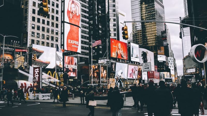 Shockvertising, czyli kontrowersja w reklamie – czy to popłaca?